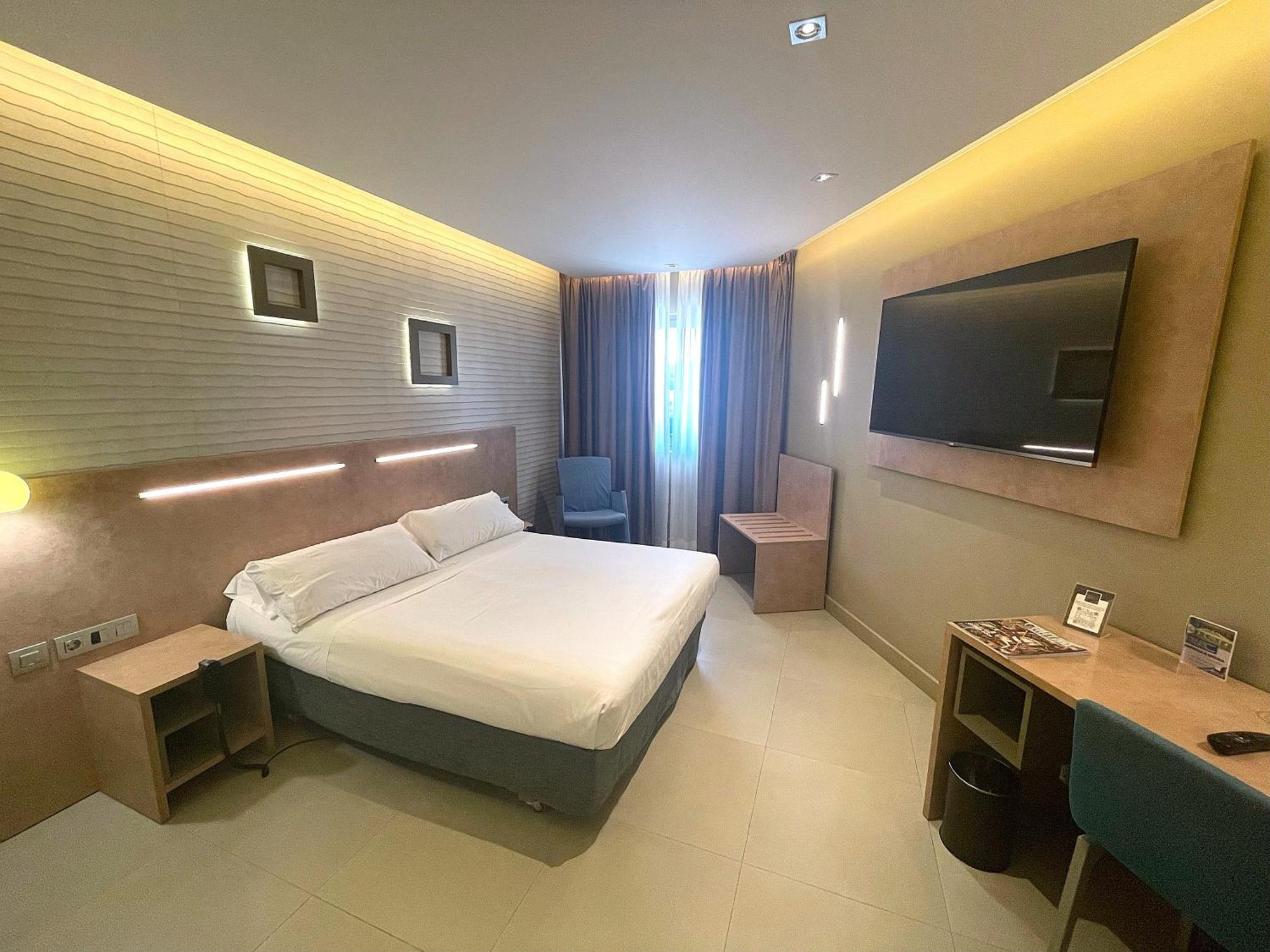 Felix Hotel Valls Ngoại thất bức ảnh